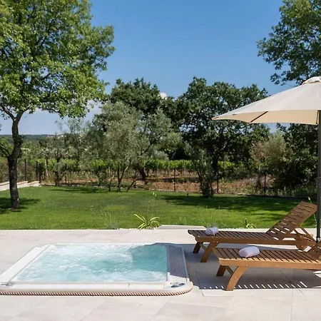 Cozy In With Outdoor Swimming Pool * Poreč