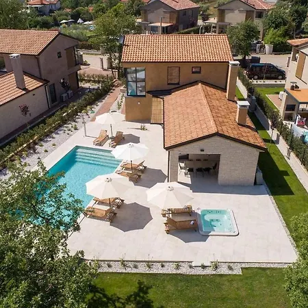 Ferienhaus Cozy In With Outdoor Swimming Pool
