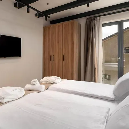 Cozy In With Outdoor Swimming Pool Ferienhaus Poreč