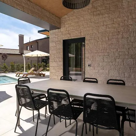 Cozy In With Outdoor Swimming Pool *
