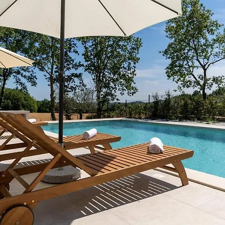 Cozy In With Outdoor Swimming Pool Holiday home *