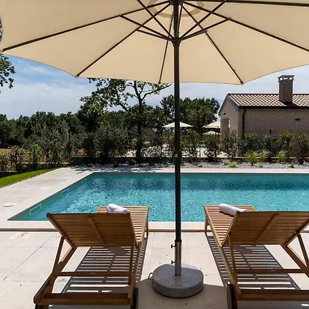 Cozy In With Outdoor Swimming Pool * Porec