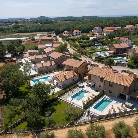 Holiday home Cozy In With Outdoor Swimming Pool